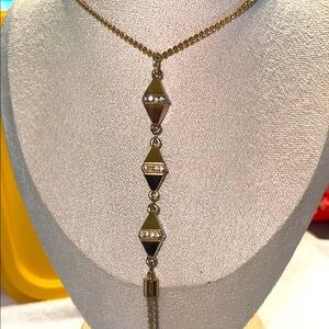 Elegant Gold Necklace with Geometric Accents